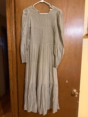 NEW blu pepper Smocked Bodice Long Sleeve Maxi Dress - Sage Green Small
